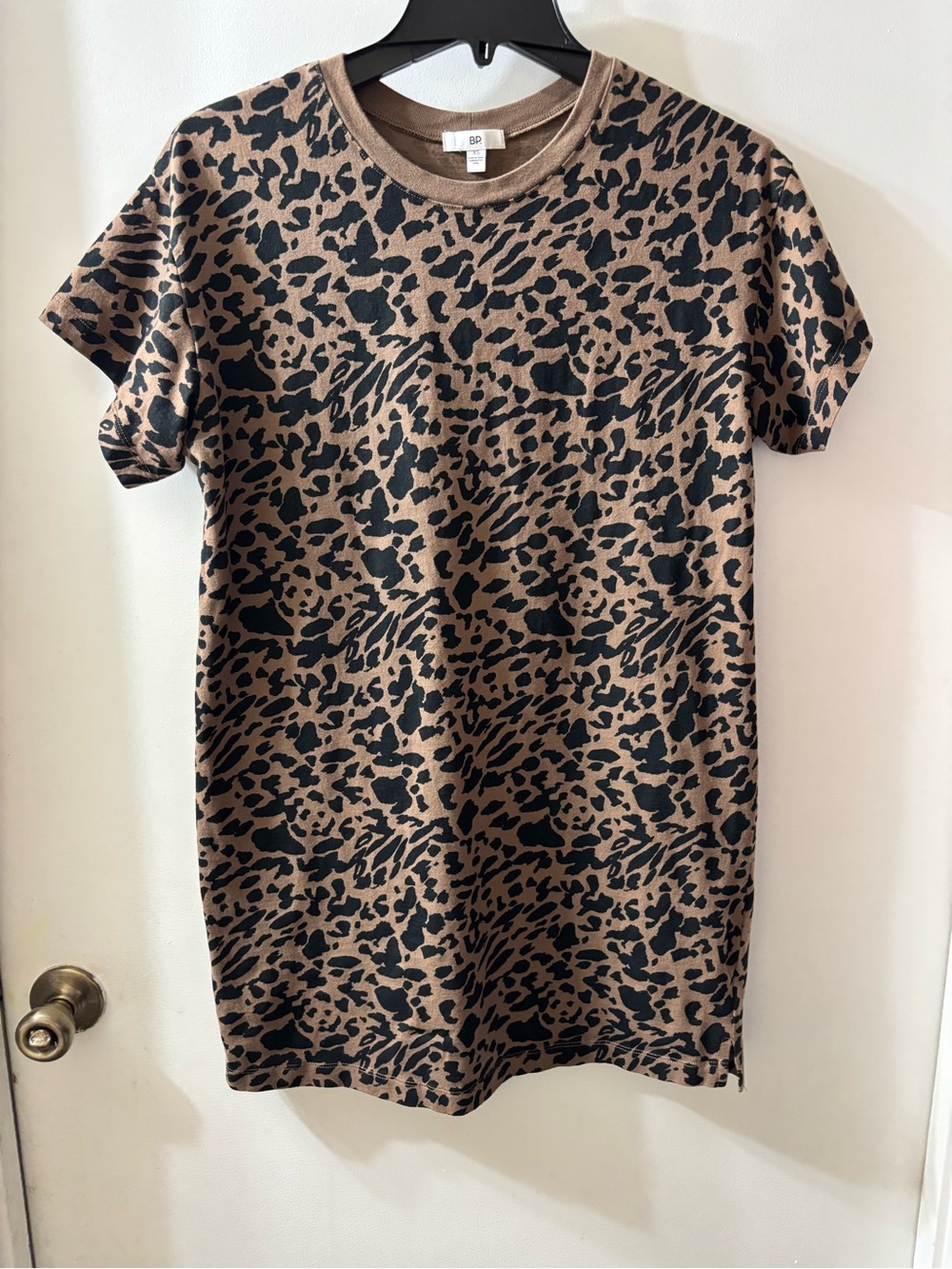 bp Men's Short Sleeve Leopard Print Tee in Brown and Black